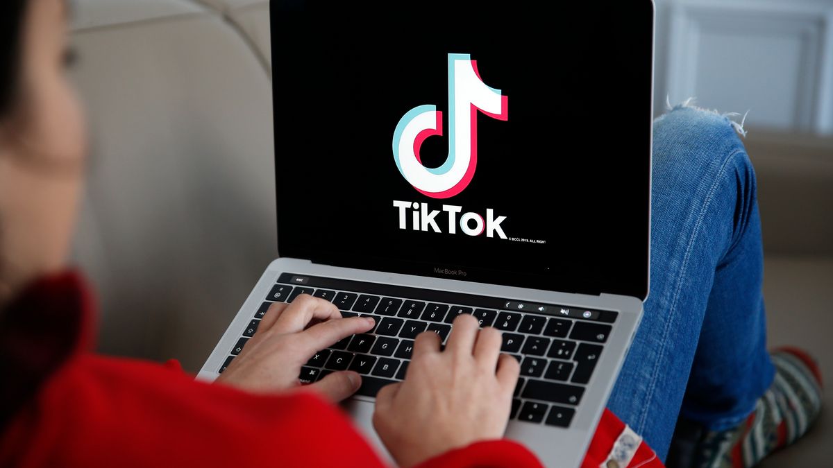 Logo TikToka na laptopie. Zdjęcie ilustracyjne (Getty Images)
