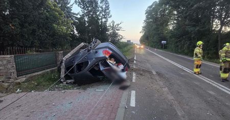 Dachowanie w Ciółkowie. 21-letni kierowca BMW stracił panowanie!