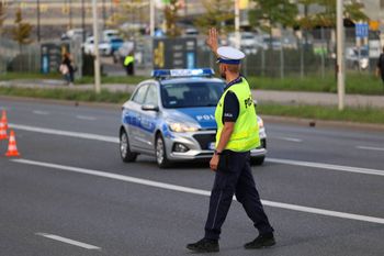 Wypadek na S19. Osobówka z przyczepą zderzyła się z dostawczakiem. Dwie osoby ranne