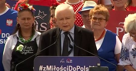 Wpadka Kaczyńskiego. Nikt mu nie powiedział o krawacie