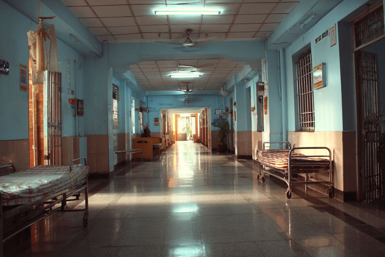 WHO alarmuje po śmierci dzieci w Indiach. Toksyczne syropy na kaszel ujawniają luki w systemie kontroli leków