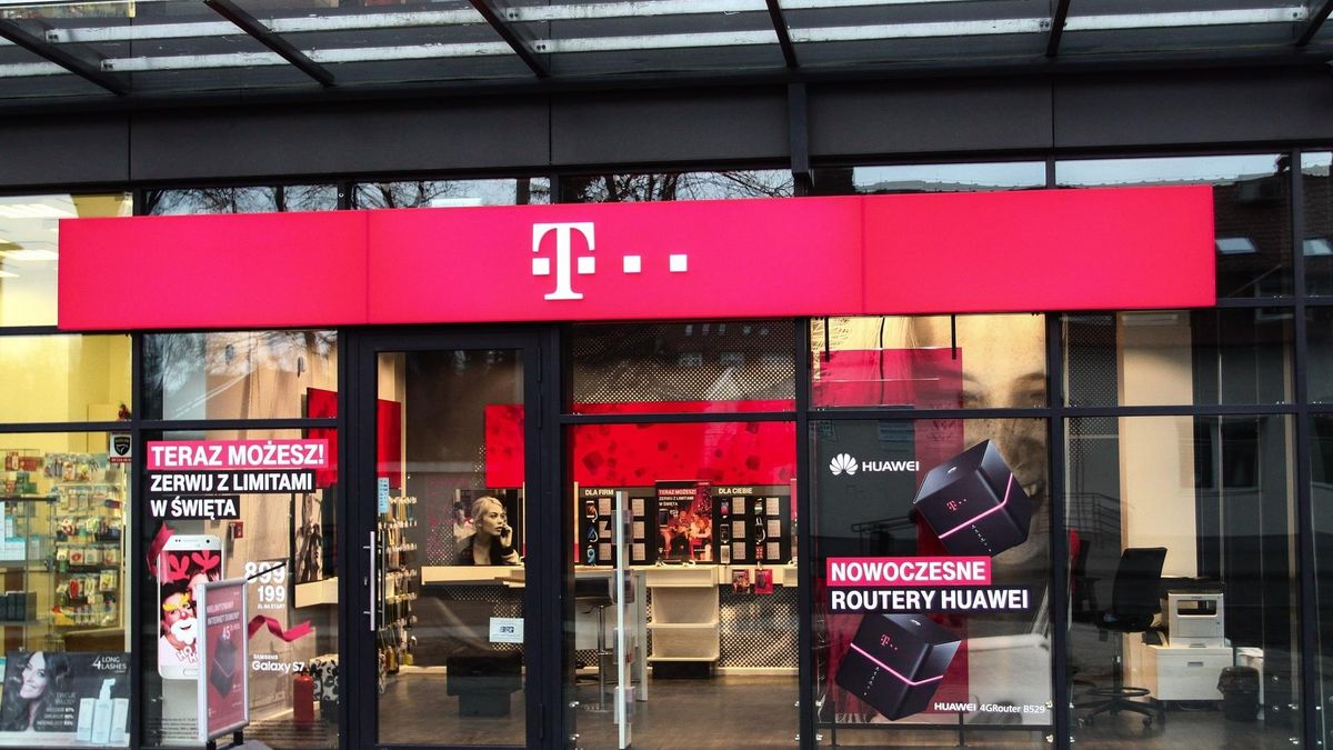 Przychody T-Mobile spadły przez zmiany w roamingu.