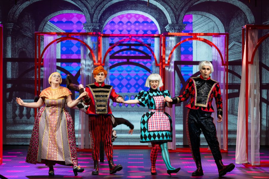 Zuzanna Nalewajek (Giacinta), Szymon Rona (Fracasso), Magdalena Stefaniak (Ninetta) i Tomasz Łykowski (Simone) © Grzegorz Bargieł
