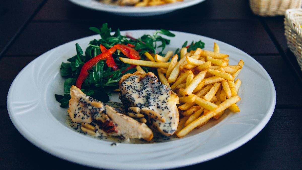 Ugotowana potrawka z kurczaka (samo mięso jasne)