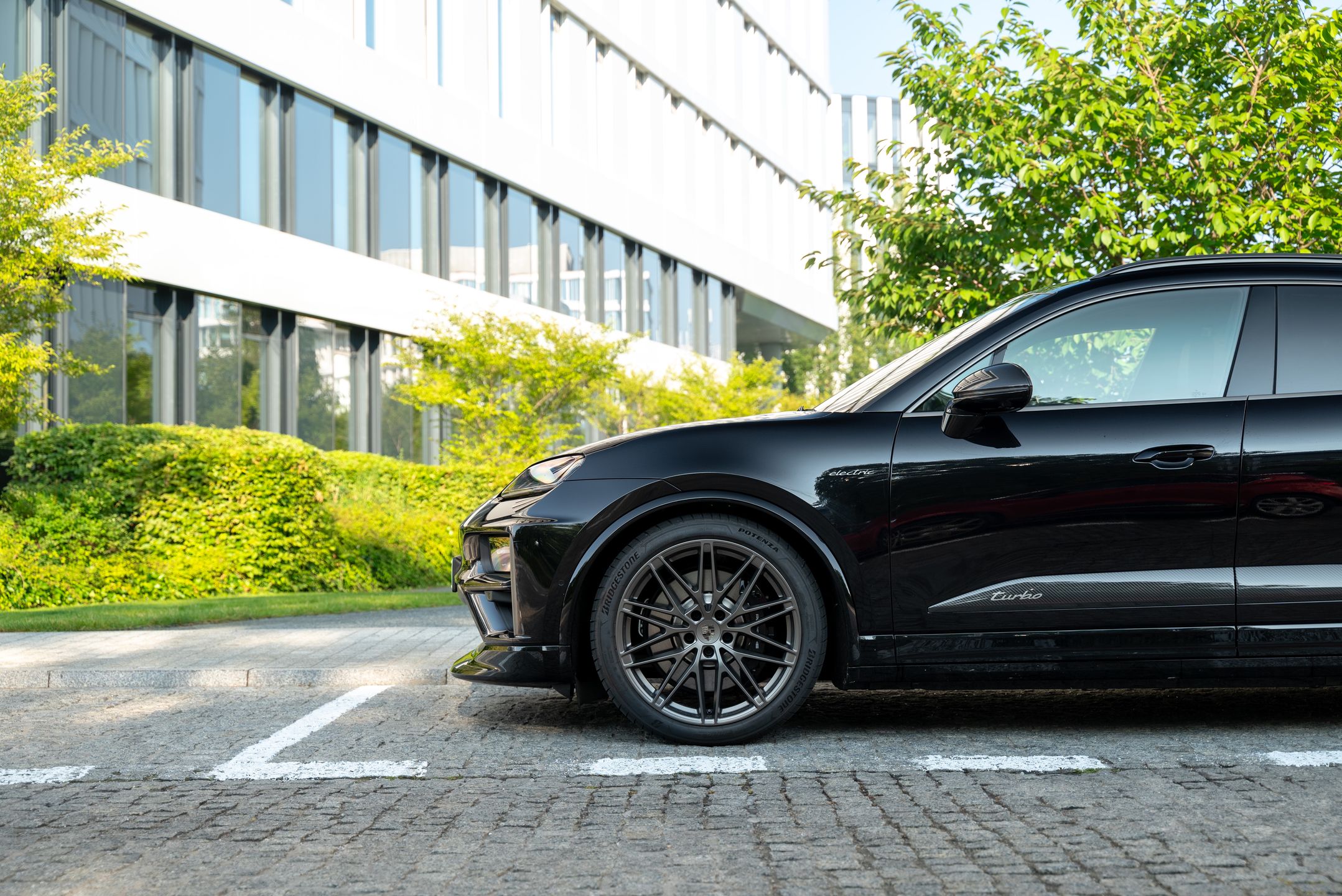 Porsche Macan Turbo EV