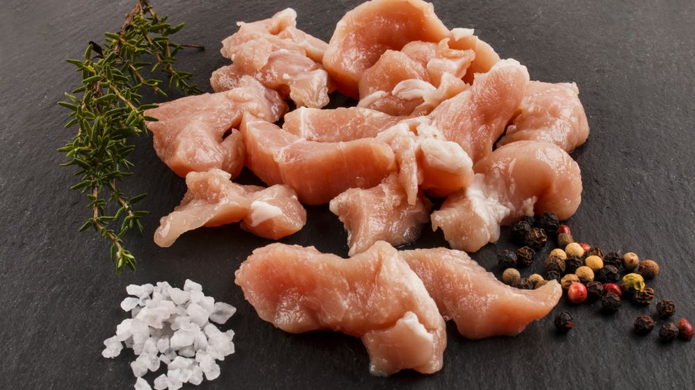 Surowa potrawka z kurczaka (samo mięso ciemne)