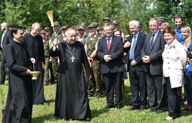 Prawie 100 tys. zł za książeczkę na ŚDM. Oskarżają ministra środowiska o propagandę