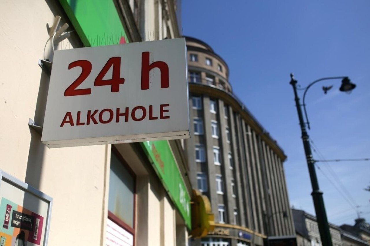 Nocny zakaz sprzedaży alkoholu w Szczecinie musi jeszcze poczekać