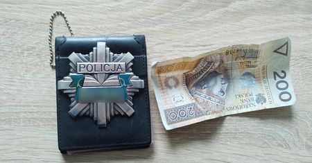 Chciał pożyczyć 20 zł, ukradł 200 – policjanci zatrzymali 52-latka