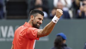Novak Djoković z pierwszym zwycięstwem na mączce. Były też dwa krecze