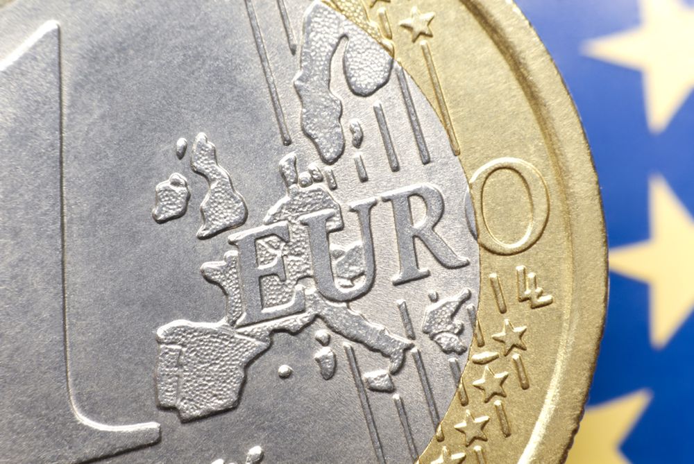 Zdjęcie euro pochodzi z serwisu shutterstock.com