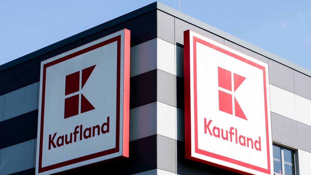Kaufland supermarket in Berlin
epa12119551 Exterior view of a Kaufland supermarket in Berlin, Germany, 20 May 2025.  EPA/FILIP SINGER 
Dostawca: PAP/EPA.
FILIP SINGER
supermarket, logo, economy