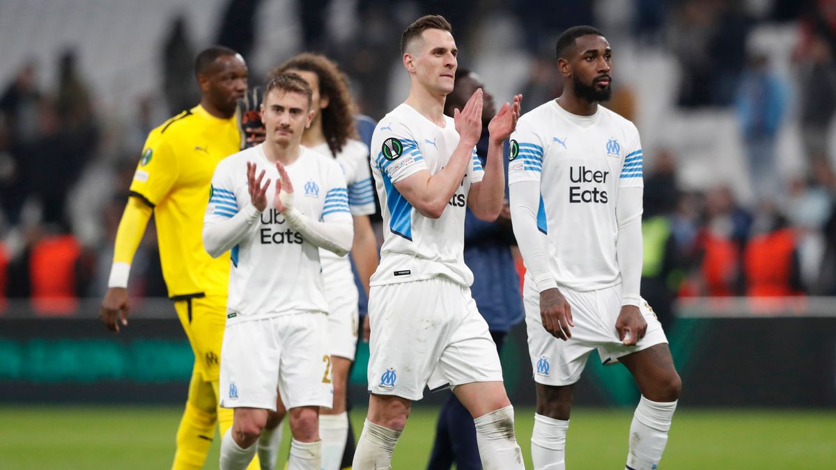 PAP/EPA / Guillaume Horcajuelo  /  Arkadiusz Milik z drużyną