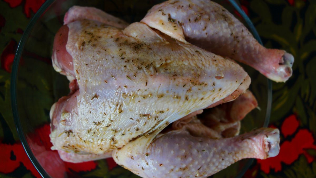 Surowy kogut (mięso i skóra)