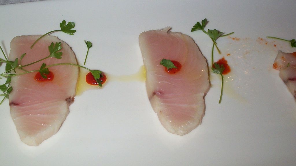 Surowa ryba seriola lalanda