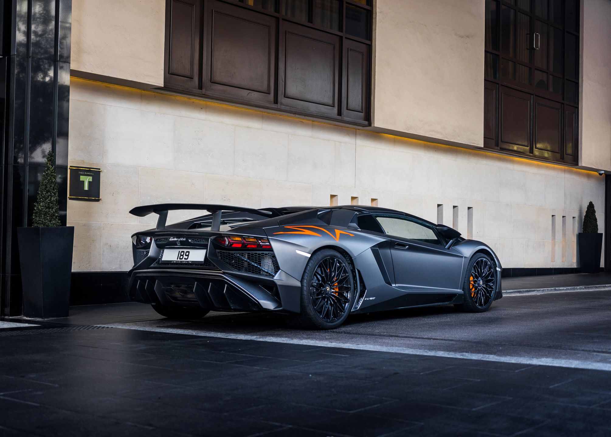 Lamborghini Aventador 8
