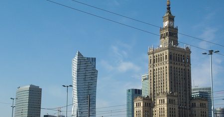 Fatalne wieści z Warszawy. Nie żyje kolejny nauczyciel. Miał COVID-19