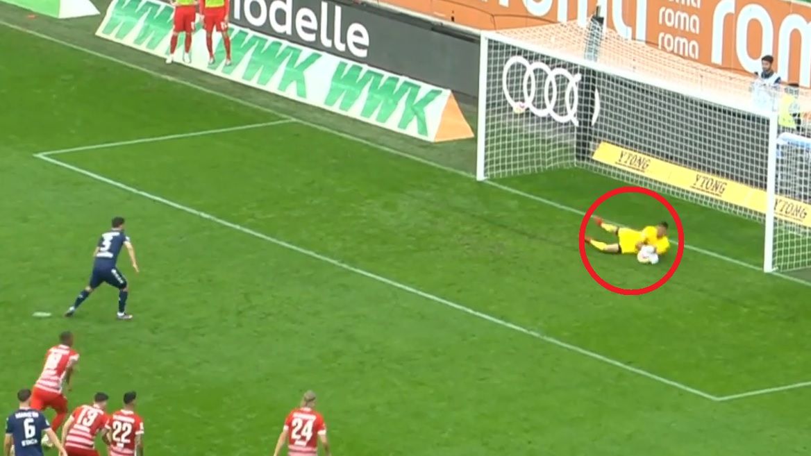 WP SportoweFakty / Viaplay / Na zdjęciu: interwencja Gikiewicza