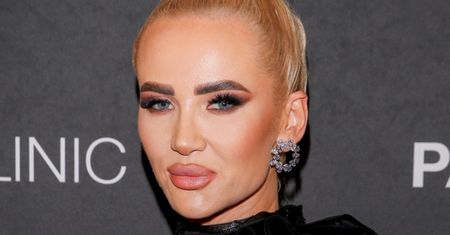 Izabela Macudzińska prezentuje wygładzone do granic możliwości lico. Fani nie dowierzają: "KTO TO JEST?!" (FOTO)