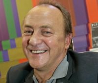 Brzytwa obok klawiatury – z Januszem Leonem Wiśniewskim rozmawia Grzegorz Wysocki
