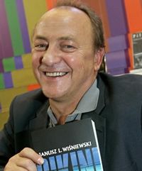 Brzytwa obok klawiatury – z Januszem Leonem Wiśniewskim rozmawia Grzegorz Wysocki