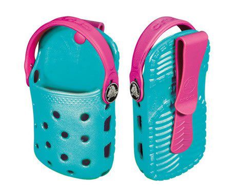 Komórka w chodaku Crocs 1