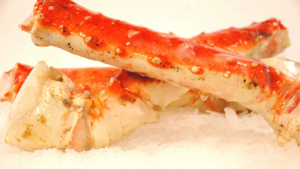 Krab królewski poddany obróbce nawilżającej mięso