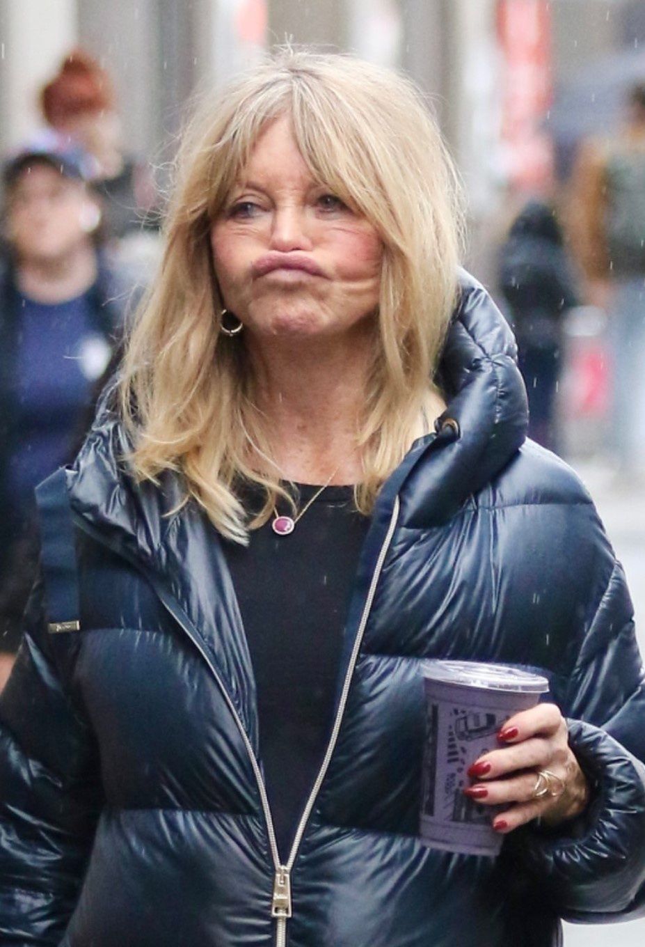 Goldie Hawn "przyłapana" na spacerze w Nowym Jorku