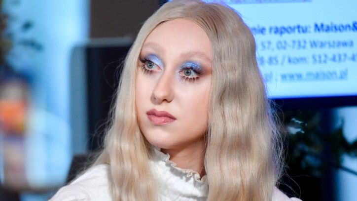 Luna narzeka, że ma bogatych rodziców