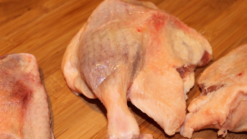 Surowa kaczka domowa (mięso i skóra)