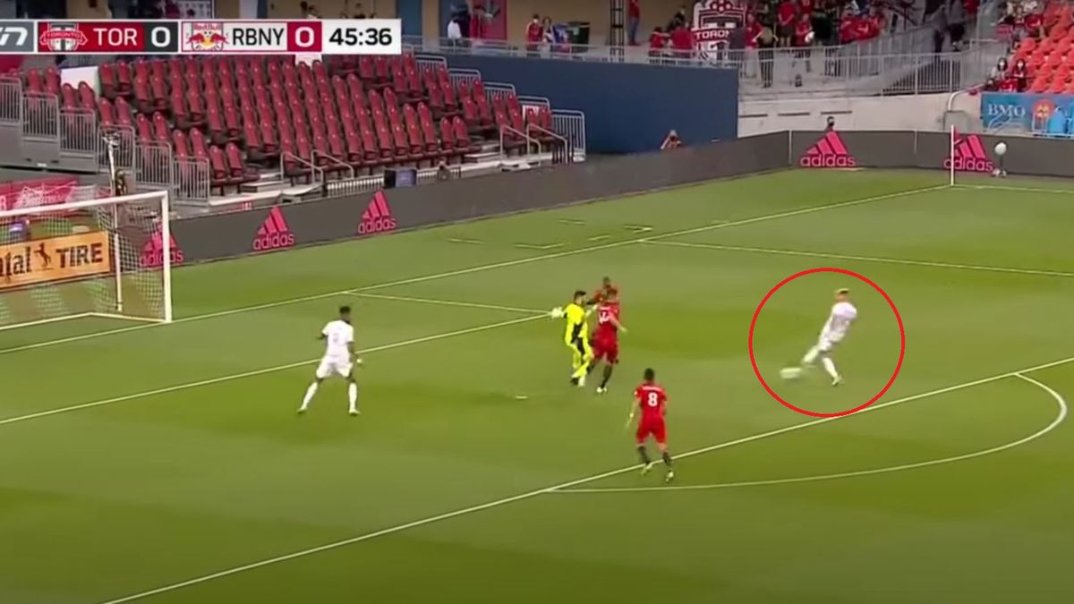 Twitter / Patryk Klimala strzela gola