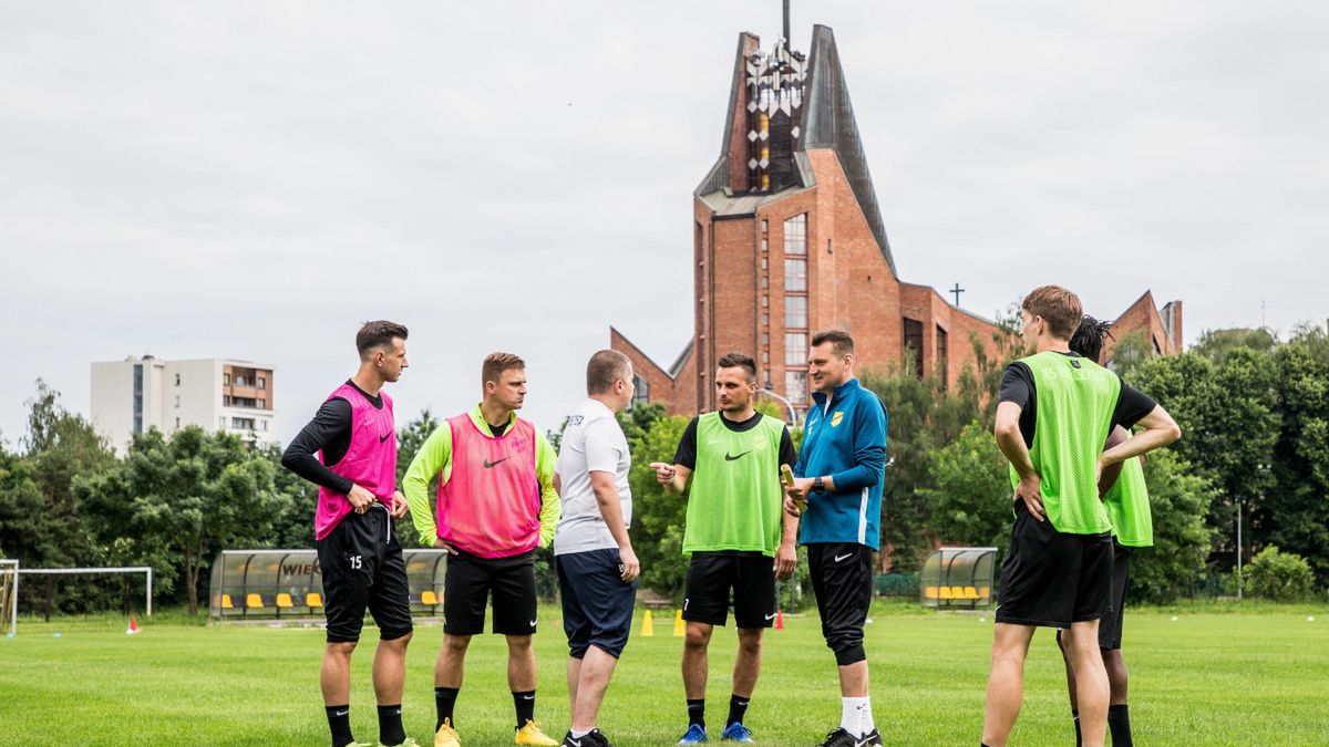 Newspix / JAKUB GRUCA / FOKUSMEDIA.COM.PL  / Trening Wieczystej Kraków. Na zdjęciu od lewej: Łukasz Skrzypek, Mateusz Niechciał, Łukasz Preiss, Sławomir Peszko, Przemysław Cecherz, Filip Fryc i Emmanuel Kumah