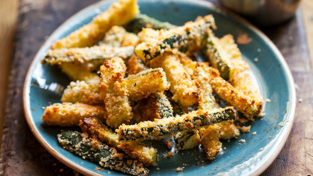 Chrupiące frytki z cukinii to hit nadchodzącego lata.