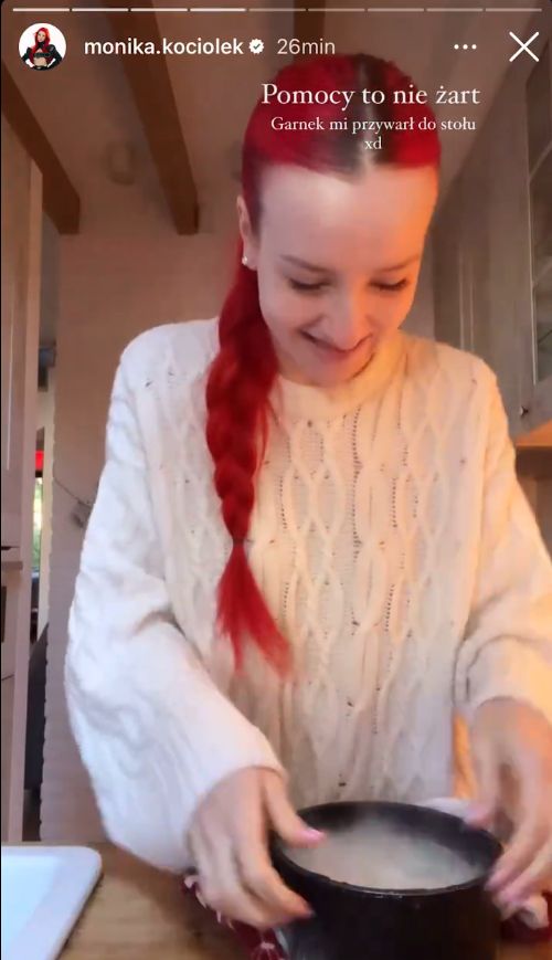 Monika Kociołek bawi się lodem