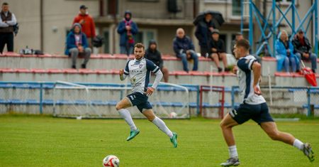 IV liga Bank Spółdzielczy Bielsk Podlaski. Lider z Wasilkowa stracił pierwszego gola, ale podtrzymał passę zwycięstw