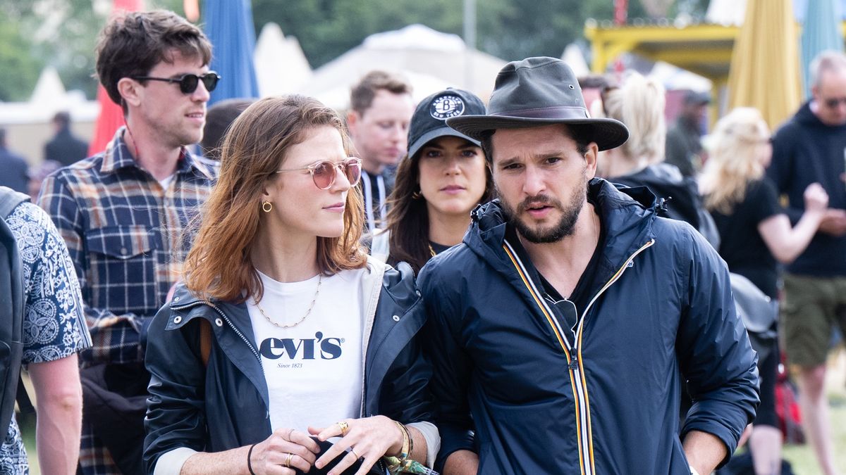 Glastonbury Festival 2022 - Day ThreeGLASTONBURY, ENGLAND - JUNE 24: Kit Harington and Rose Leslie attend day three of Glastonbury Festival at Worthy Farm, Pilton on June 24, 2022 in Glastonbury, England. (Photo by Samir Hussein/WireImage)Samir Hussein