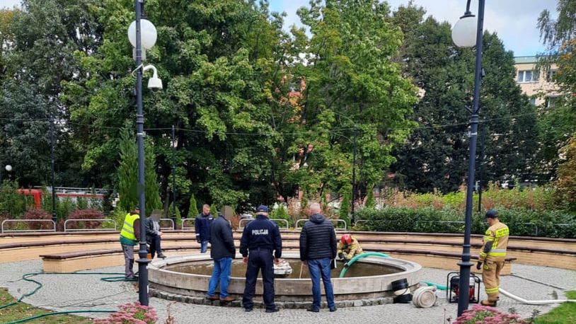 Martwego mężczyznę znaleziono w fontannie