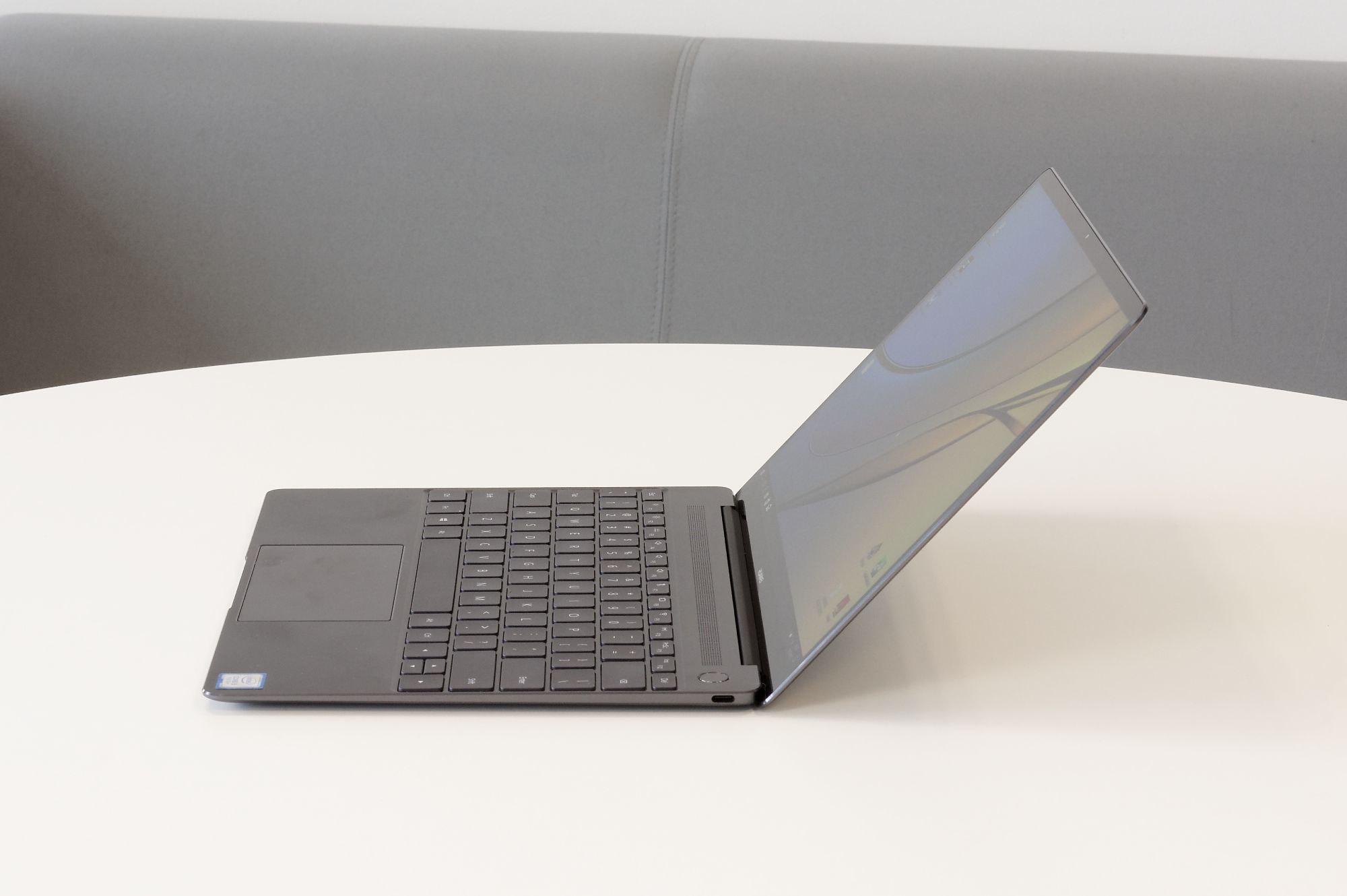 Huawei MateBook X – test pięknego i szczupłego konkurenta MacBooka 2