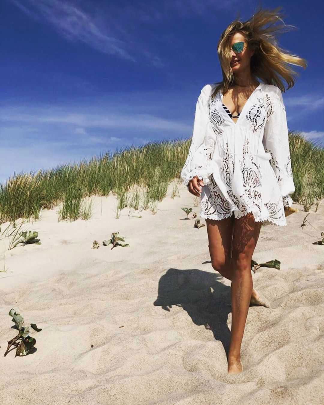 Małgorzata Socha w zmysłowej sesji na plaży