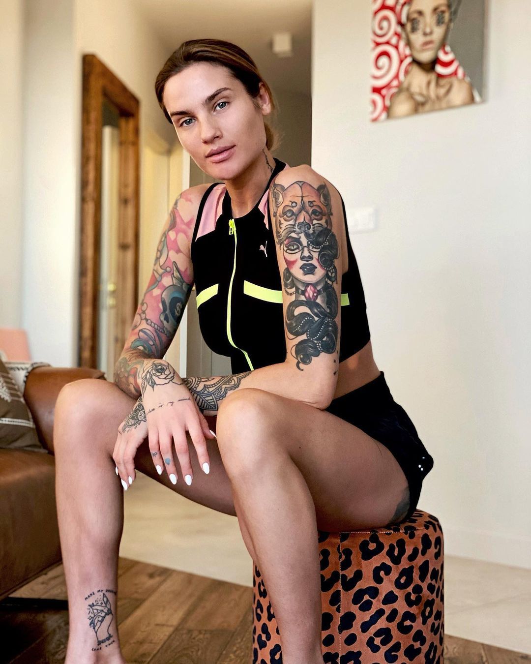 Jak mieszka Karolina Gilon?