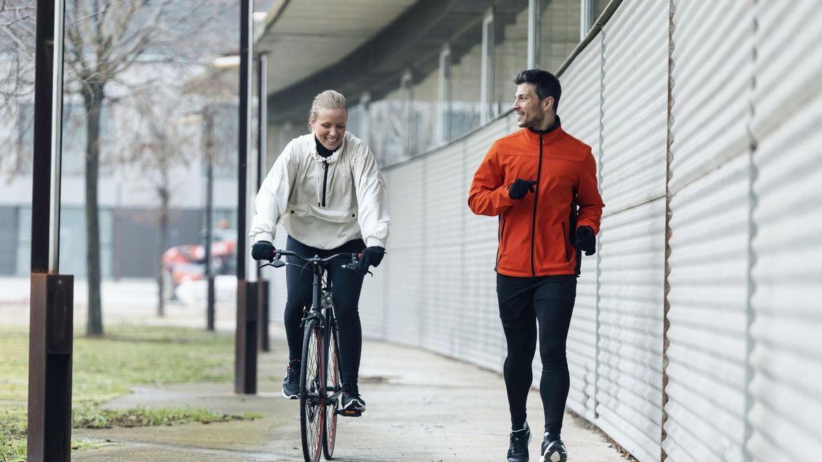 Jaki trening najskuteczniej spala tłuszcz z brzucha? Eksperci wybrali
