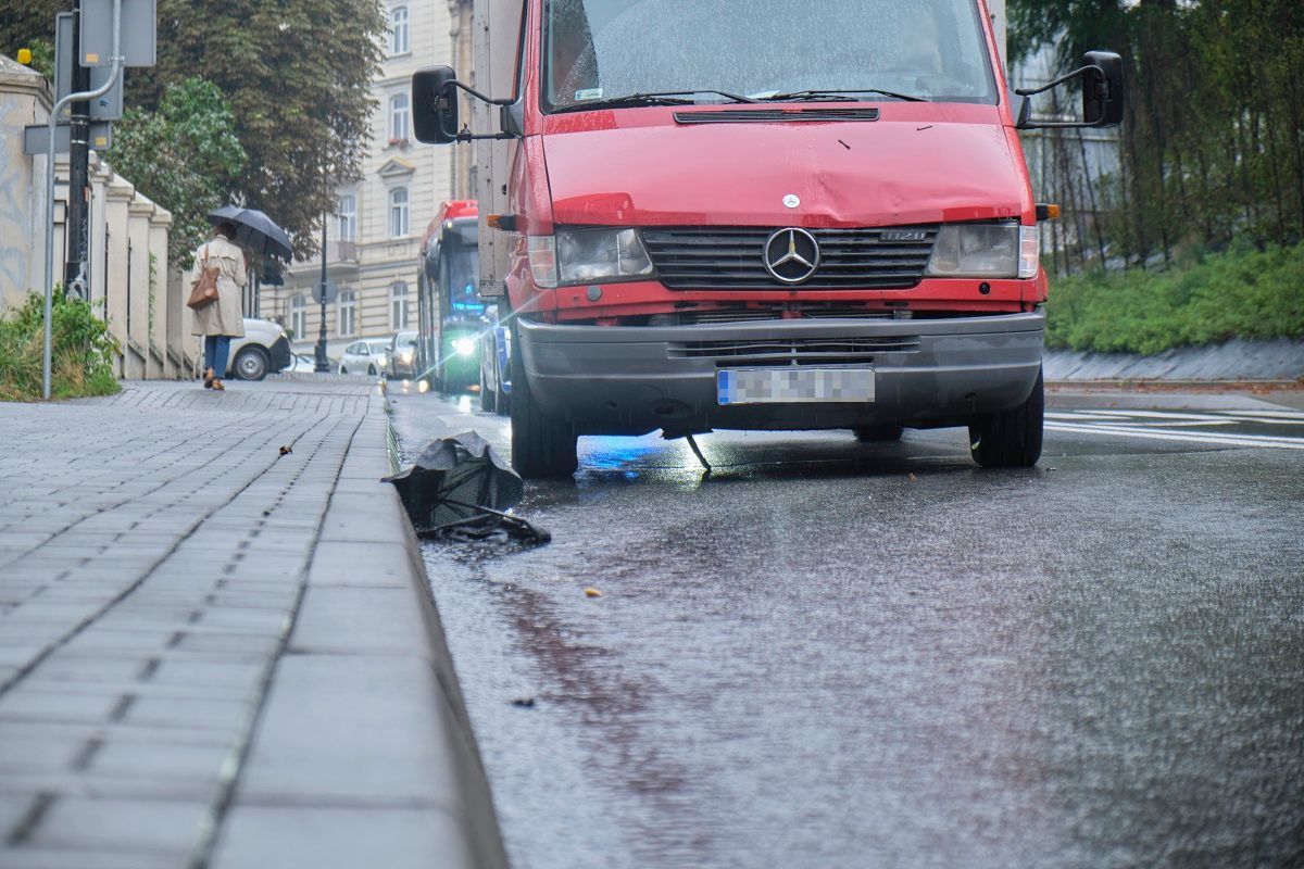 Potrącenie kobiety na przejściu dla pieszych na ul. Dolna 3 Maja