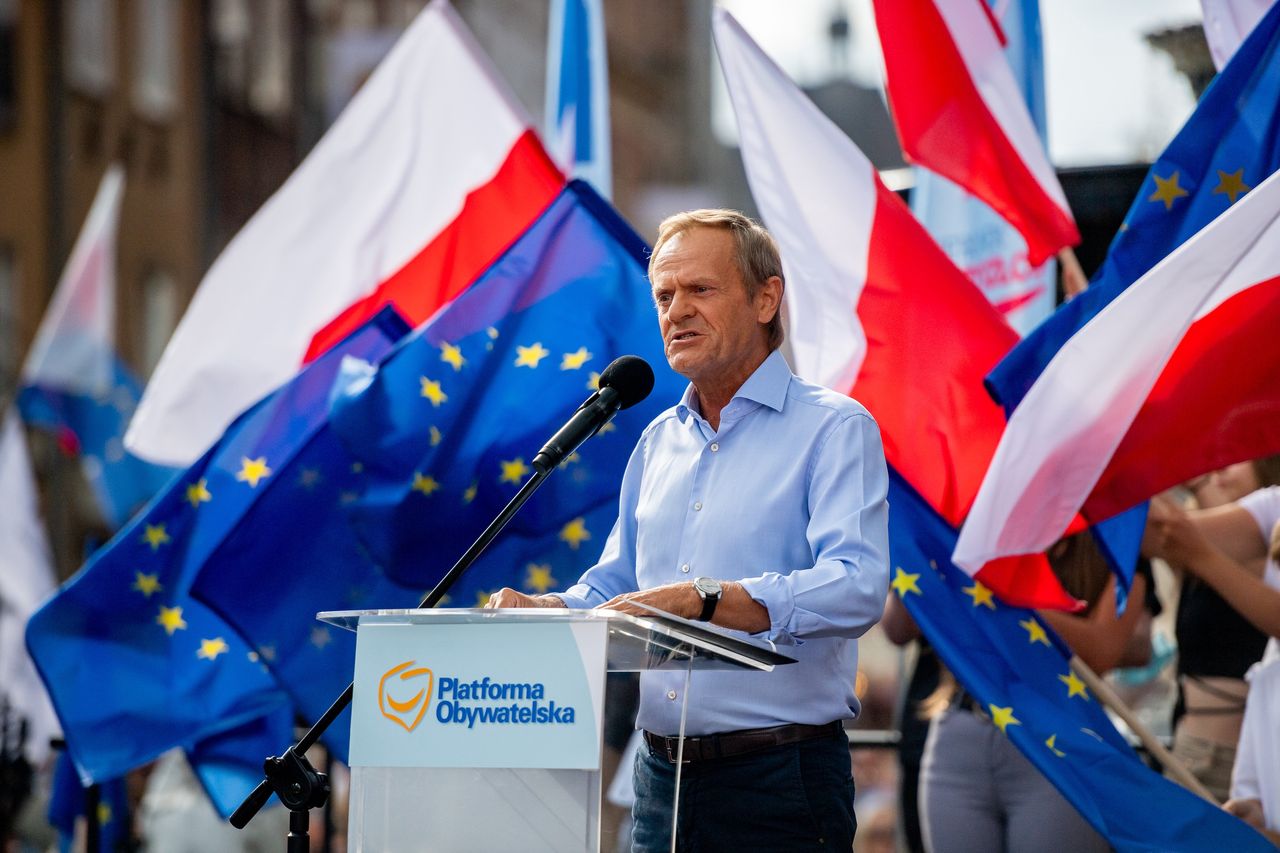 Donald Tusk zaprasza na manifestację. Sanepid zajął stanowisko