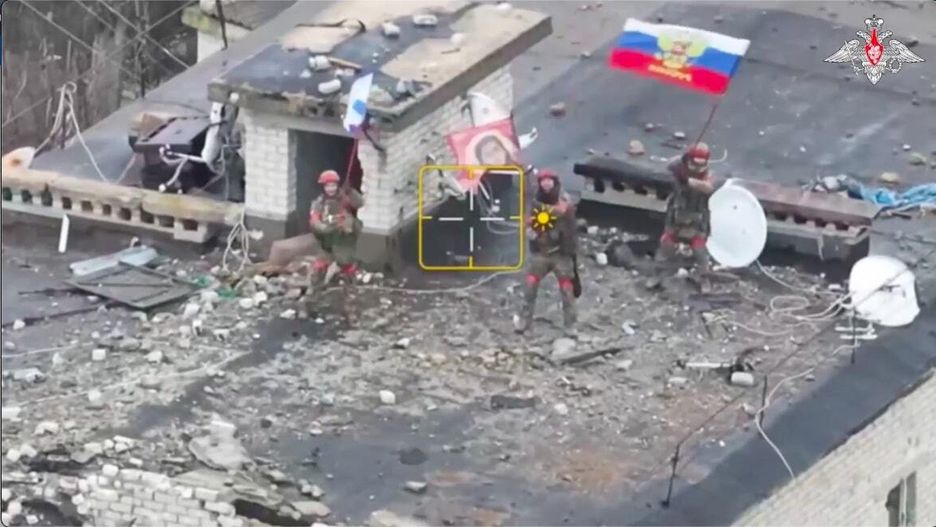 VELYKA NOVOSILKA, DONETSK OBLAST, UKRAINE - JANUARY 26: (----EDITORIAL USE ONLY - MANDATORY CREDIT - 'RUSSIAN MINISTRY OF DEFENSE / HANDOUT' - NO MARKETING NO ADVERTISING CAMPAIGNS - DISTRIBUTED AS A SERVICE TO CLIENTS----) An aerial view of Russian soldiers waving Russian flag on the top of a building as Russia announced that it had taken control of two more settlements as part of its ongoing offensive in Ukraine's eastern Donetsk region on January 26, 2025. Ukraine's General Staff reported on Telegram that "fierce battles" are ongoing near several settlements on the Pokrovsk front, including Zelene, as well as near Velyka Novosilka. (Photo by Russian Defense Ministry/Anadolu via Getty Images)