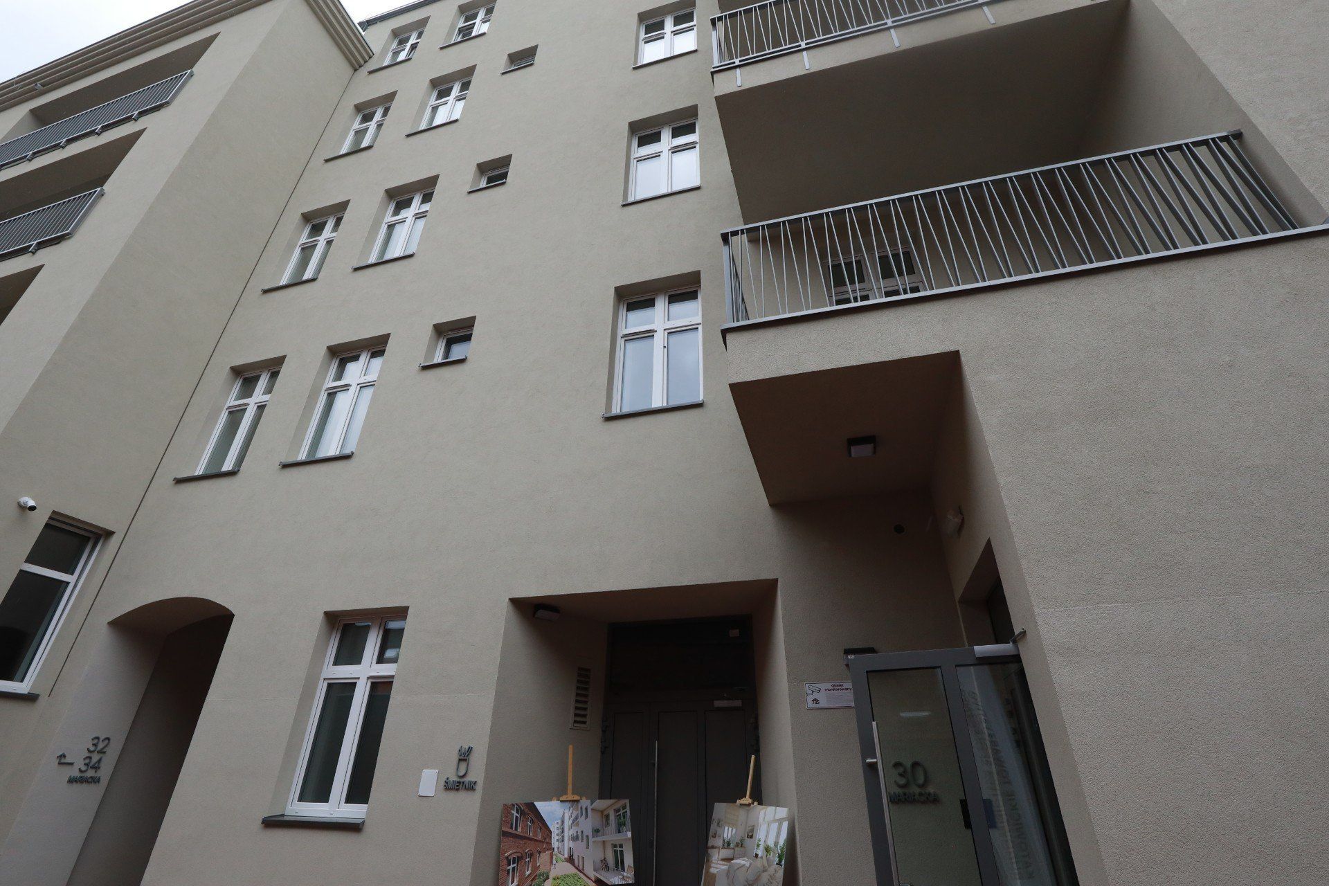 wręczenie pierwszym lokatorom kluczy do mieszkań przy ul. Mariackiej 30, 32 i 34