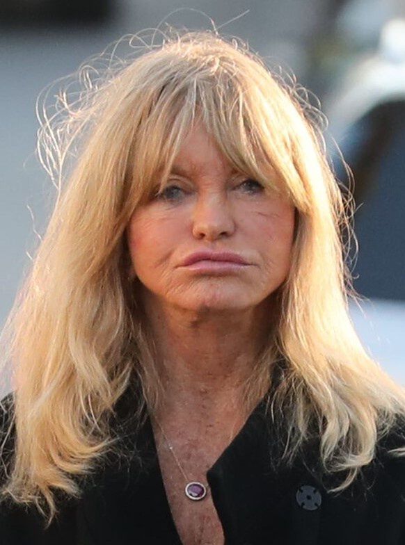 78-letnia Goldie Hawn stroi miny podczas spaceru w Los Angeles