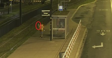 Szok na ulicach Krakowa. Tak wysiadł z tramwaju
