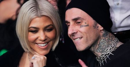ROZEBRANA DO ROSOŁU Koutney Kardashian pręży ciążowe krągłości na okładce "Vanity Fair" (FOTO)