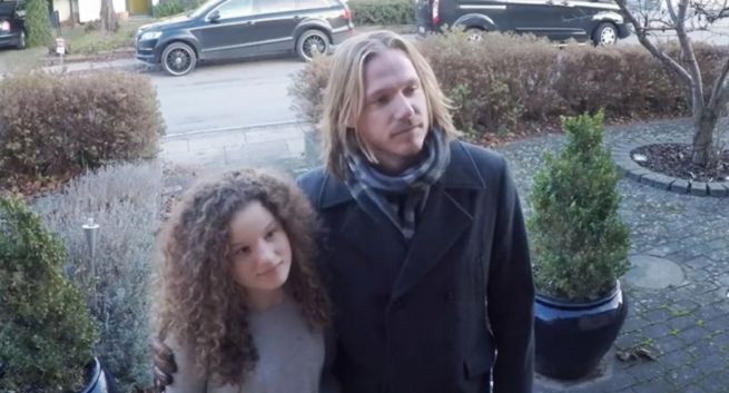 Oświadczyny 30-latka w kampanii przeciw poślubianiu nieletnich dziewczyn w Afryce (wideo)