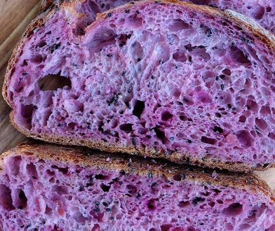 Fioletowy chleb to internetowy hit. Sprawdź, jak go zrobić i dlaczego jest taki zdrowy